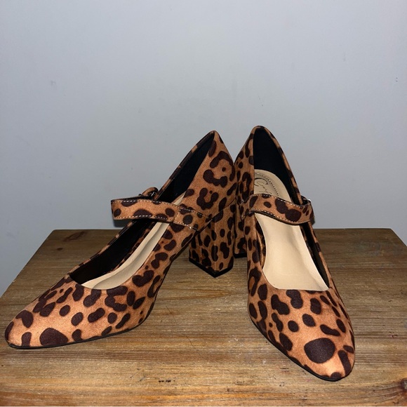 c comfort Shoes - Chic Brown and Black Heels with Mary Jane Design Size 8